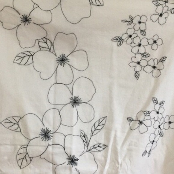 ANN TAYLOR White Pencil Skirt w/Beautifully Detailed Black Floral Embroidery SZ6 - Picture 5 of 5